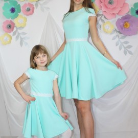 Комплект платьев family look для мамы и дочки (голубой, кружево)