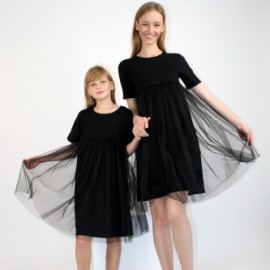 Комплект платьев для мамы и дочки с фатиновой юбкой