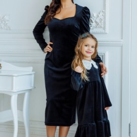 Комплект бархатных платьев для мамы и дочки 
