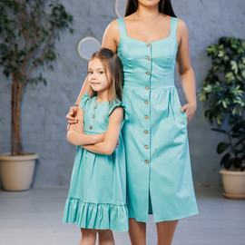 Комплект платьев в стиле family look для мамы и дочки 